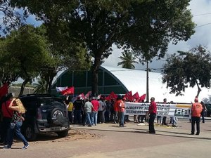 Movimentos sociais realizam protesto contra reforma trabalhista do governo interino