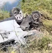 Dois jovens morrem em colisão frontal entre carros na AL-220, no Sertão