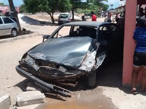 Sem CNH, idoso capota veículo e é preso em Piaçabuçu