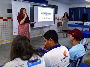 Estudantes da rede estadual de ensino recebem capacitação na área de tecnologia