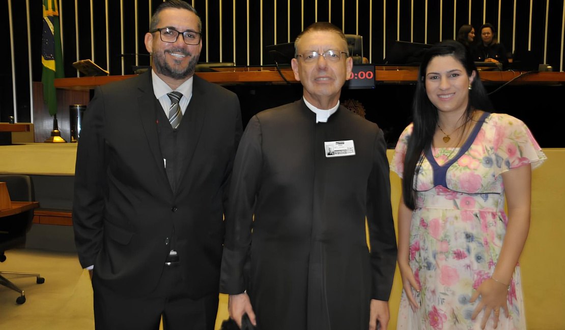 Vereador Leonardo Dias participa de homenagem ao Dia do Nascituro em Brasília