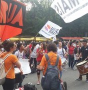 Manifestantes ocupam Avenida Paulista em protesto contra governo Temer