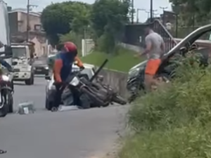 Colisão entre carro e motocicleta é registrada na Avenida Rio Branco, em Arapiraca