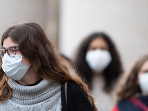 Alta procura faz sumir máscaras cirúrgicas de farmácias do centro de SP