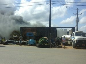 Estabelecimento comercial incendeia em Porto Calvo