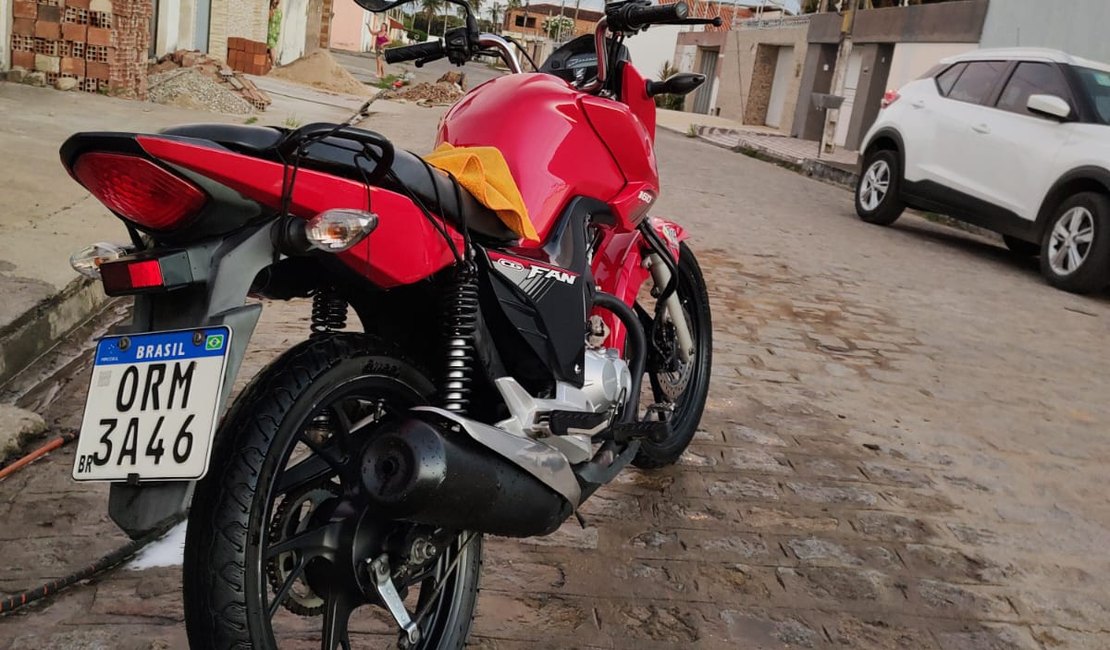Homem tem moto roubada em frente à sua residência em Arapiraca