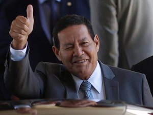 'Se for voto aberto, acho que ele dança', diz Mourão sobre Renan no Senado
