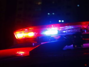 Dupla armada assalta passageiros de coletivo e rouba veículo depois da fuga