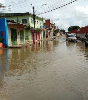 Chuvas elevam nível da Lagoa Mundaú e alaga ruas de Bebedouro