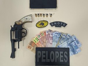 Três pessoas são presas por tráfico e porte ilegal de arma  no município de Penedo