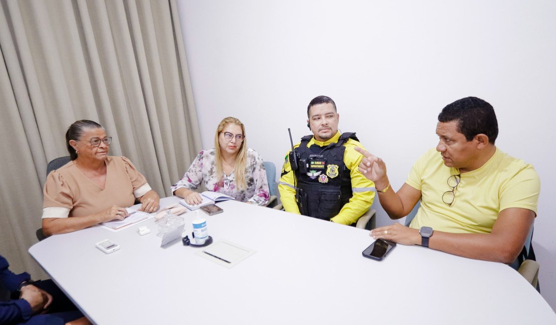 Tia Júlia anuncia comando da Guarda Municipal e da SMTT em Palmeira