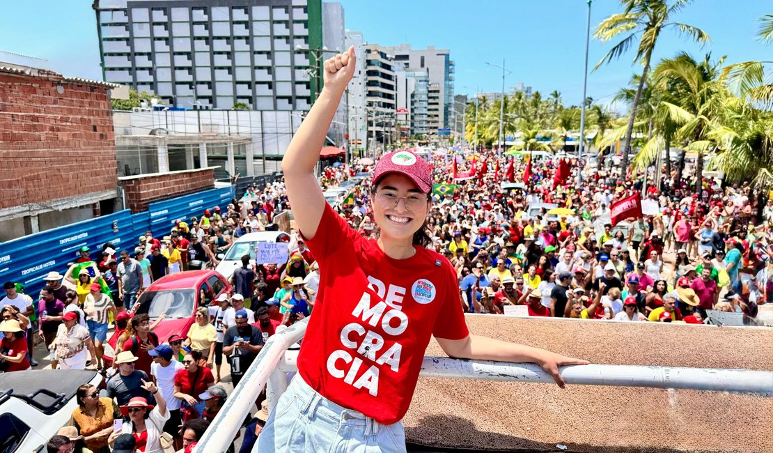 “Congresso não será abrigo da impunidade”, afirma Teca Nelma em ato em Maceió