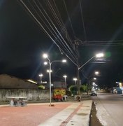 Programa Penedo Mais Iluminada entrega LEDs em praça de Conjunto