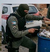 Mais de 25 kg de maconha e cocaína são encontrados dentro de tonel em Satuba