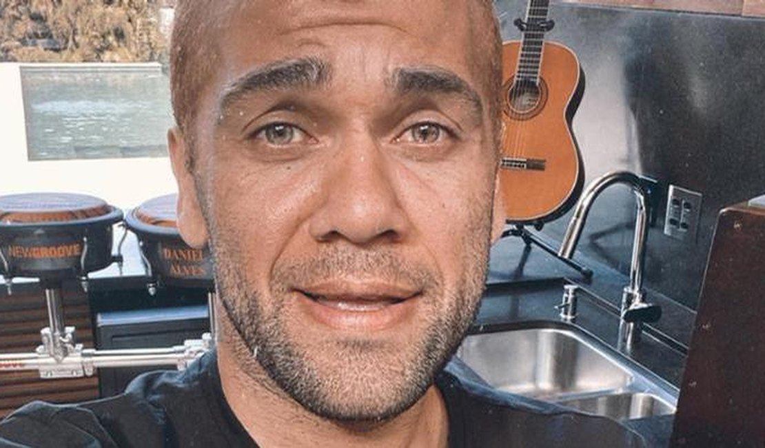 Daniel Alves relembra clique raro com Neymar Jr. e Messi: ''Chamar atenção dos invejosos''