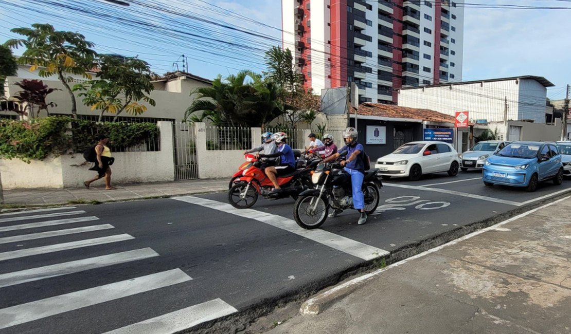 Maceió ganha novas áreas de espera em semáforos para motociclistas