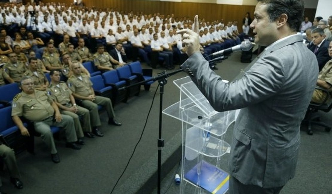 Renan Filho pede firmeza e serenidade a novos militares