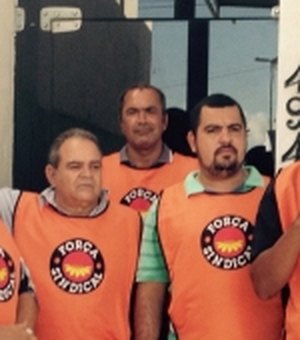 Funcionários da antiga Rádio Jornal protestam por salários