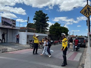 SMTT Arapiraca intensifica ações em faixas de pedestres em áreas escolares