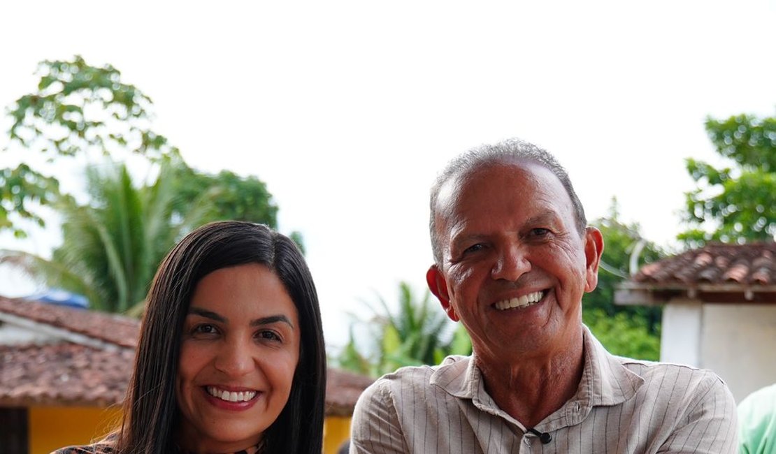 Márcia Cavalcante e Cícero Cavalcante valorizam a agricultura rural com entrega de sementes e maquinários