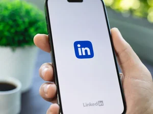 LinkedIn lança busca por vagas com IA que entende o