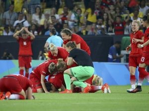 Alemanha vence Suécia e leva ouro do futebol feminino pela primeira vez