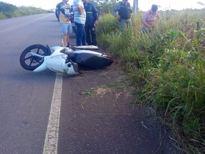 Motociclista perde controle e cai às margens da rodovia AL 115, em Igaci