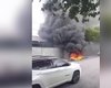 Funcionários protestam por salários atrasados em frente a garagem de ônibus em Maceió