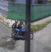 Moradores denunciam onda de assaltos no Jacintinho e dupla é flagrada em ação