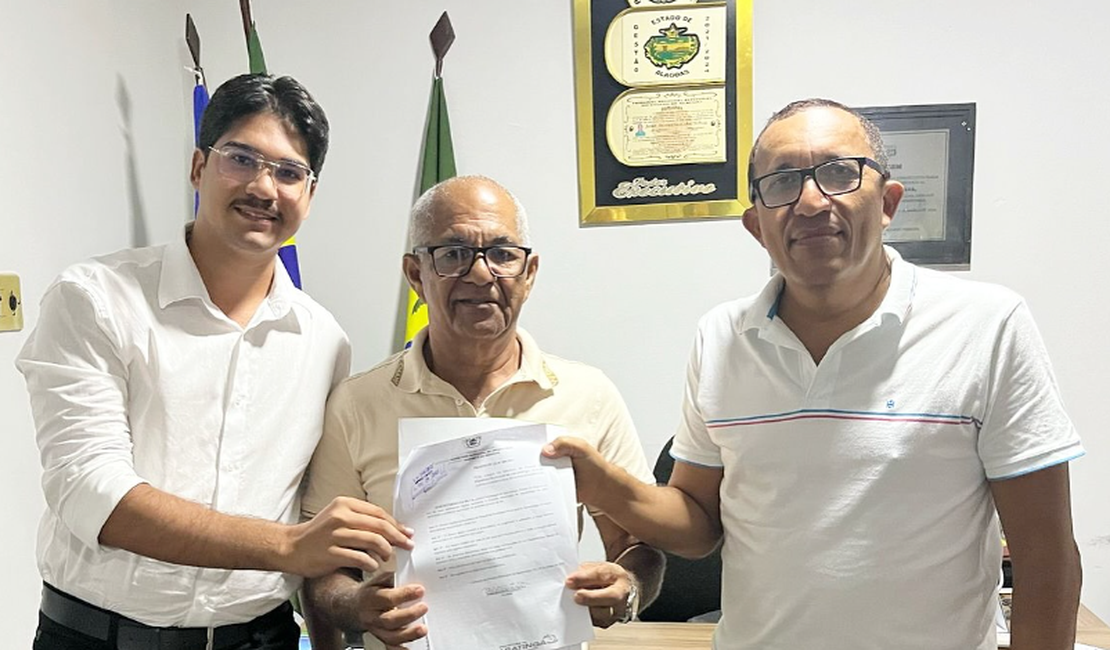 Prefeito de Japaratinga anuncia aprovação do concurso público municipal