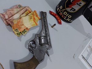 Dois homens são presos com arma, munição e produto de roubo no Jardim Esperança em Arapiraca