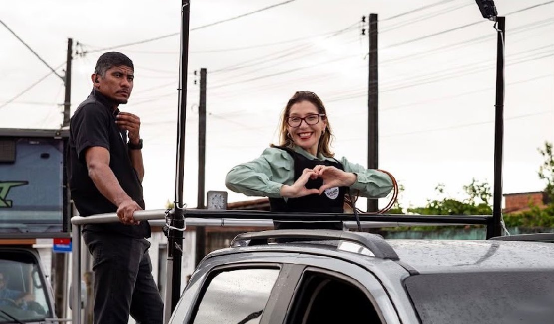 Júlia Nunes leva campanha às ruas de Rio Largo e recebe apoio da população