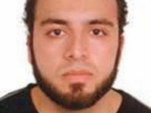 Polícia procura suspeito de 28 anos por ataque a bomba em Nova York