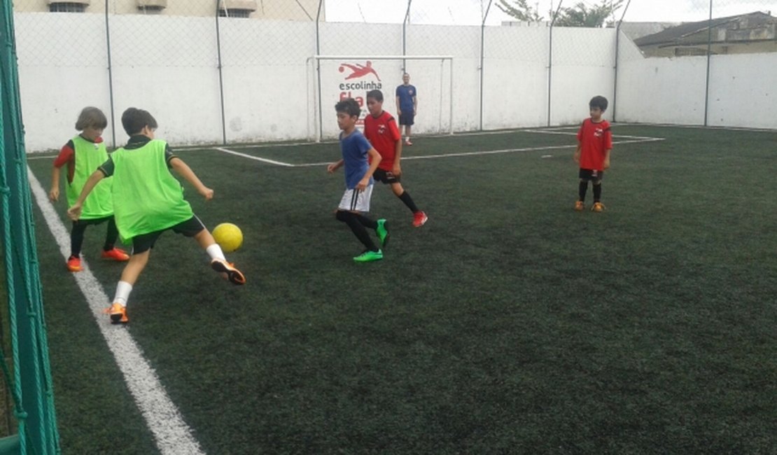 Escolinha de futebol oficial do Flamengo inicia atividades em Arapiraca