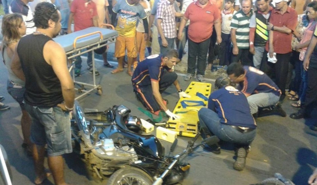 Acidente entre moto e carro no centro de Arapiraca