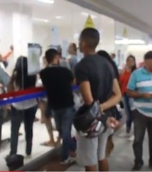 [Vídeo] Assembleia de servidores do Detran prejudica atendimento aos usuários em Arapiraca