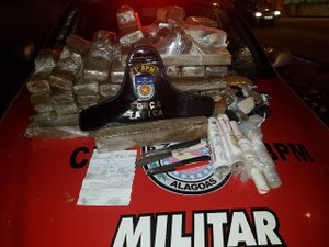 Polícia apreende mais de 40 kg de maconha no Vale do Reginaldo