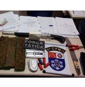 PM prende quatro suspeitos e apreende 5kg de drogas na 'Vila da Droga'