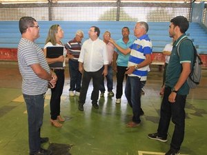 Luciano Barbosa anuncia reforma de ginásio