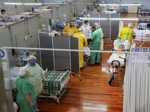 Média móvel de mortes por Covid no Brasil é a maior já registrada