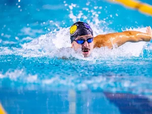 Menino perdeu o braço por mordida de tigre em zoológico e sonha com Paralimpíada: 'Treino até vomitar'