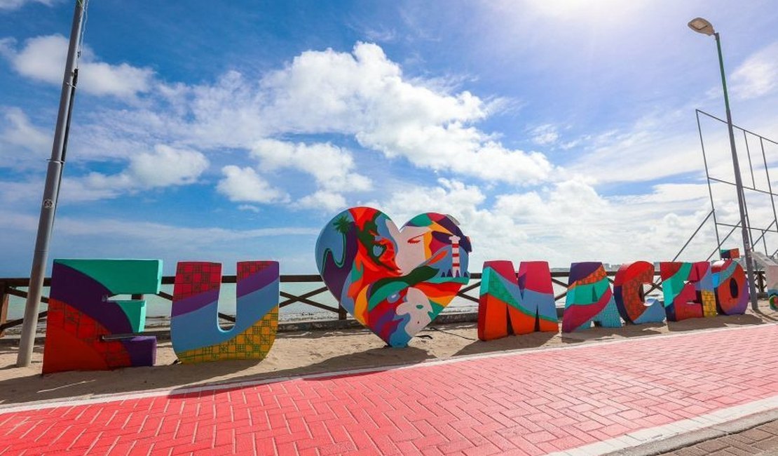 Pontos turísticos de Maceió são palcos de ação de marketing da turnê 'Tchan 30 anos'