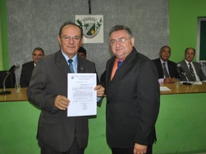 Câmara faz homenagens a  advogados com títulos