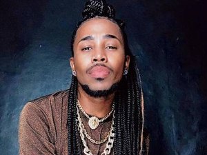 Ex-bailarino de Anitta revela mágoa da cantora após demissão