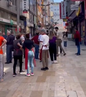 Terremoto de magnitude 6,2 atinge costa de Istambul na Turquia
