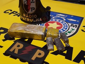 Motorista é flagrado com mais de 5kg de maconha dentro de veículo, em Maceió