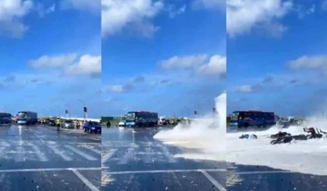 [Vídeo] Imagens mostram pessoas sendo arrastadas pela rua por fortes ondas nas Maldivas
