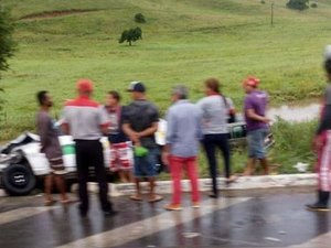 Colisão entre táxi e van deixa dois feridos na BR-104, em União dos Palmares