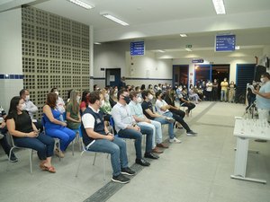 Trabalhadores da linha de frente no combate à covid-19 foram homenageados, em Penedo