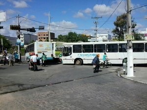 Rodoviários entram em acordo e ônibus voltam a circular